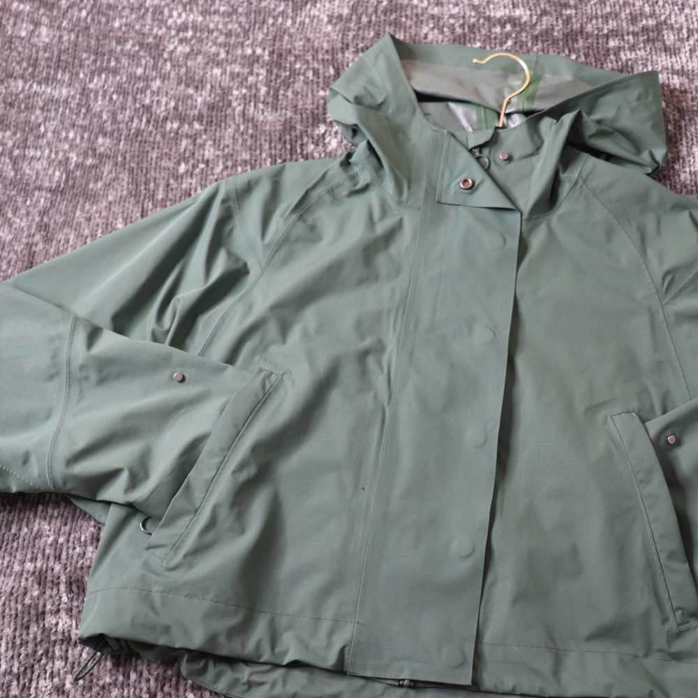 Cropped Green Windbreaker/ Rain Jacket Fabletics